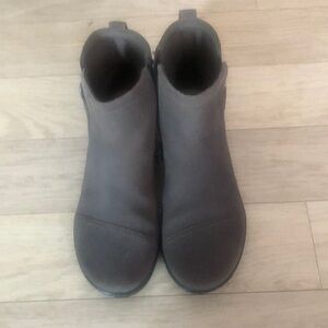 Clarks Women’s Brown Booties Size 8